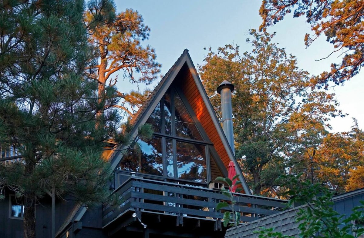 Cabaña triangular de estilo vintage en un bosque místico - Airbnb