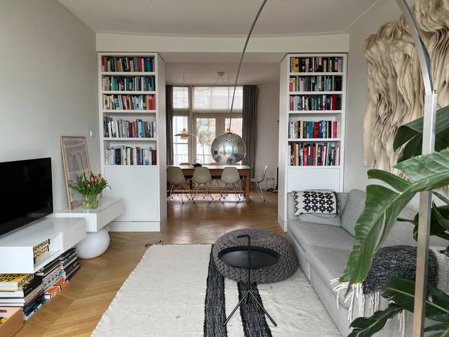 Large penthouse with roof terrace near Vondelpark. gallery image 2