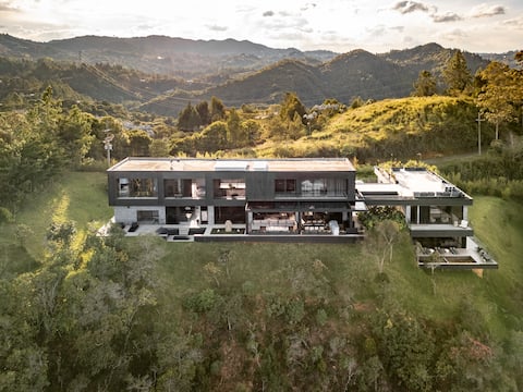 Exclusive House views to a lake/Jacuzzi/Steam