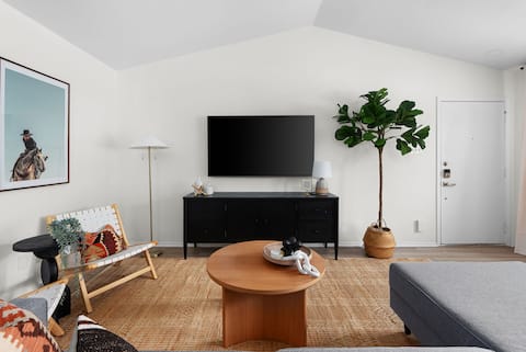 Popular Airbnb listing: Austin Gem Near Radio Coffee & Rainey St South in Garrison Park