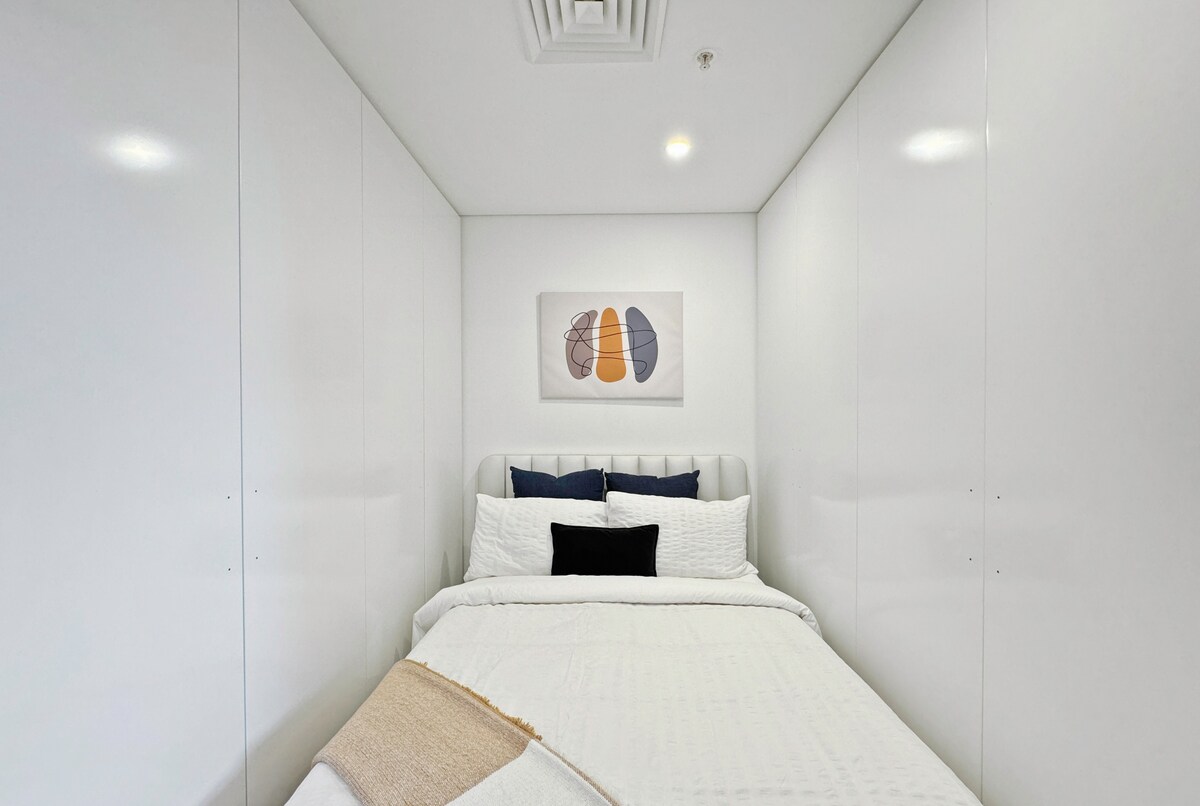 River And Park Side Retreat