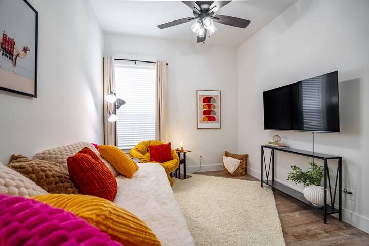 Expertly Designed Home w/ Fire Pit + Telescope gallery image 3