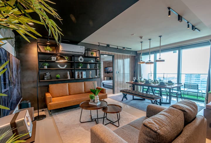 BGC Uptown Lower Penthouse 3BR with Free Parking