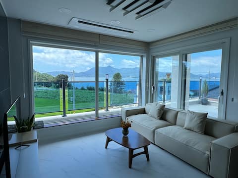 Beautiful Mummum F2 (Entire 2nd floor of a private house + 2 bedrooms + 1 bathroom + terrace) 5 minutes on foot from the coastal road