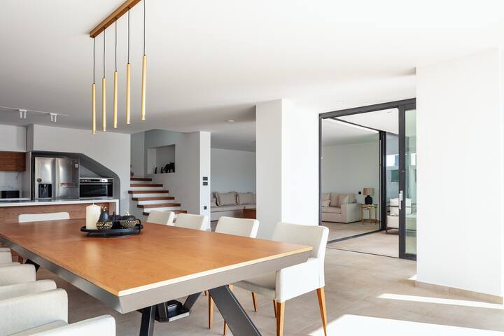 Nuera III: Modern 3BR Villa, 300m from the Beach gallery image 5