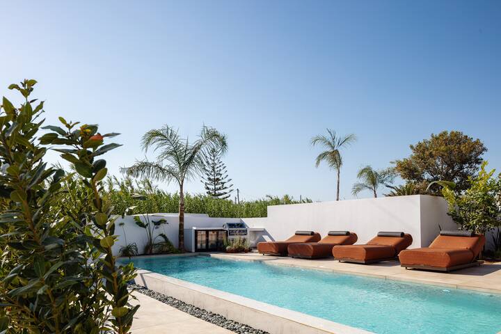 Nuera III: Modern 3BR Villa, 300m from the Beach gallery image 2