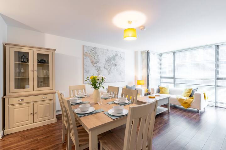 CENTRAL DUBLIN SMITHFIELD MARKET BEAUTIFUL APT 6. gallery image 2