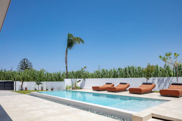 Nuera IV: Modern 4BR Villa, 300m from the Beach gallery image 5