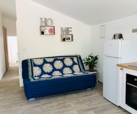 Popular Airbnb listing: Le Nid Secret, 4-6 people, 20 min to Disney, 35 min to Paris in Lagny Sur Marne