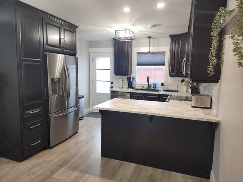 Executive & Quiet 2 Bdrm in the Heart of the City