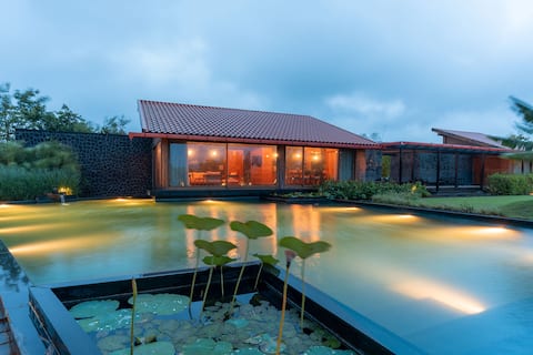 4BR StayVista@ Stonescape Villa w/black stone Pool