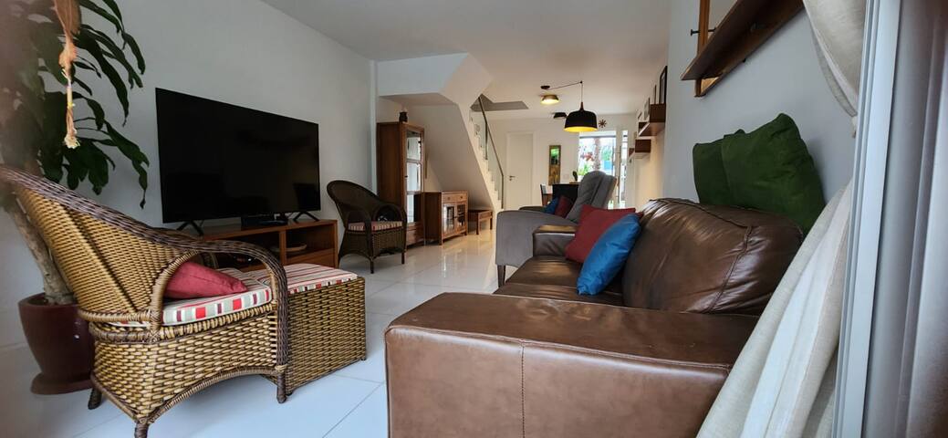 Casa familiar em condomínio com segurança !