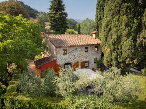 Villa laying on Tuscany hill