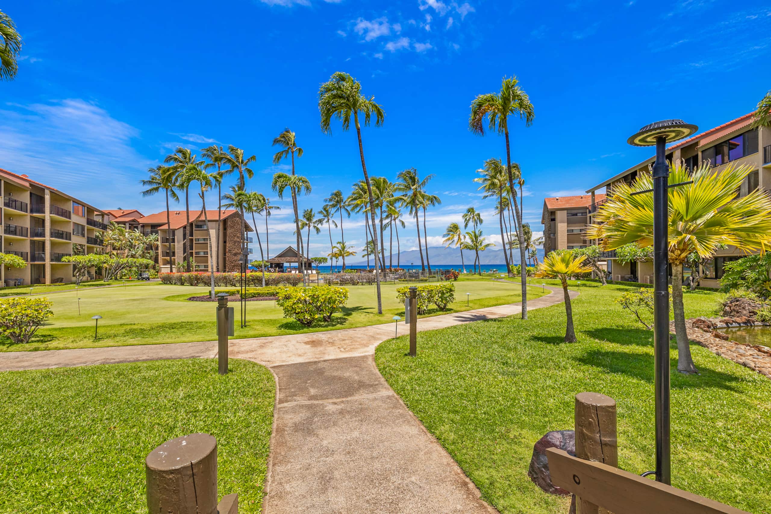 Condo in Lahaina · ★4.8 · 1 bedroom · 2 beds · 1 bath - Image 14