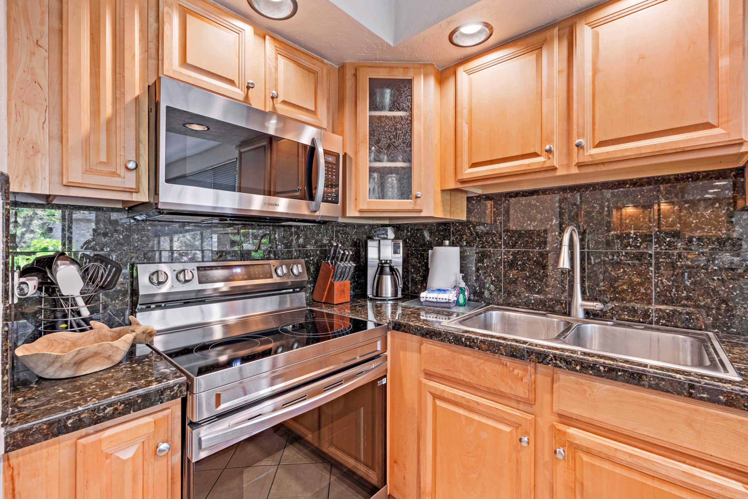 Condo in Lahaina · ★4.8 · 1 bedroom · 2 beds · 1 bath - Image 25