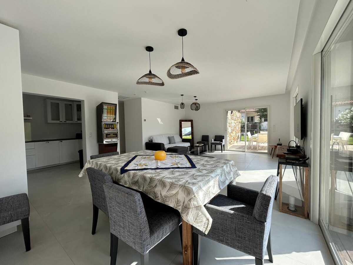 Villa Pins — view 3