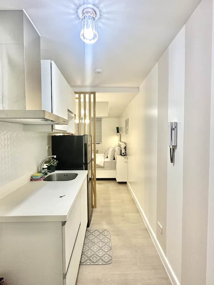 The Luxe Pad | Washer | Dedicated Work Desk - San Fernando