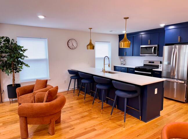 Luxurious 3 BR Home 10 mins from Newark Airport gallery image 5