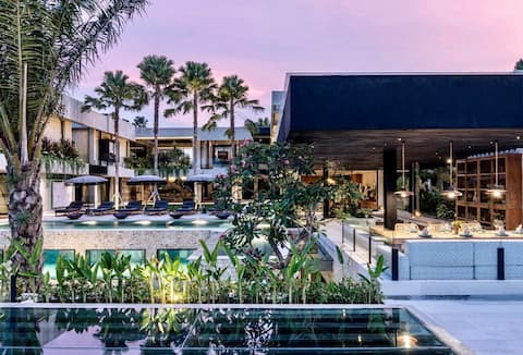 The Vhouse - luxury 13bdr Villa