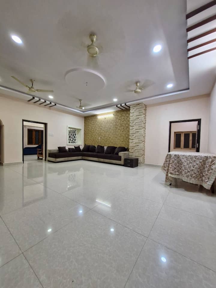 Elegant 3 Bhk Home Centrally Loc - Hyderabad