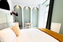 Luxury Modern Studio l Central Edinburgh l Pet Friendly