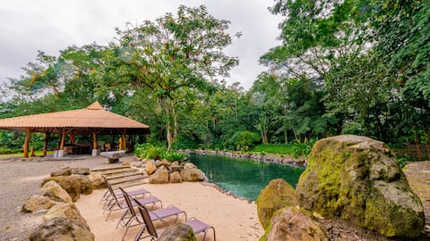 Casa Aqua Vida: Natural Spring Lake, Volcano Views