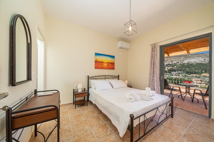 Villa Ourania 3-bedroom Family House Near Myrtos - Agia Effimia