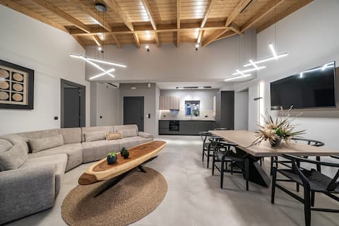 Top performing Airbnb: Luxury Villa Gjovana's 2 in Περιφερειακή Ενότητα Κεφαλληνίας