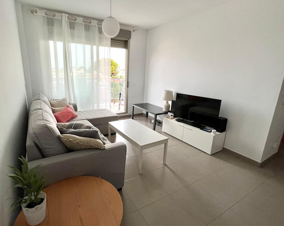 Top Airbnb: Bright and terrace with a view of the beach en Castelló De La Plana