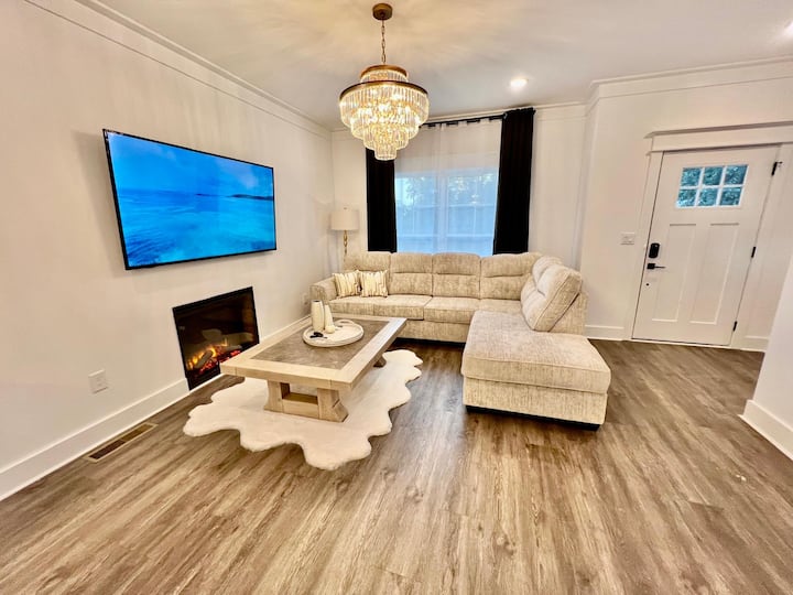 Glamorous House - Gainesville, GA