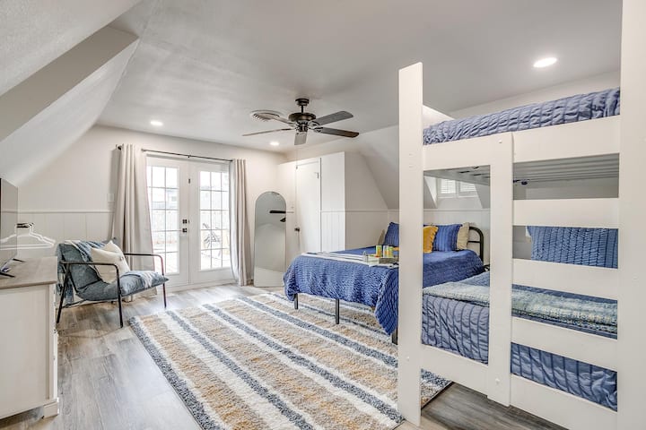 ¡Espacio para todos! Este espacio familiar está diseñado para divertirse, reír y tener dulces sueños.