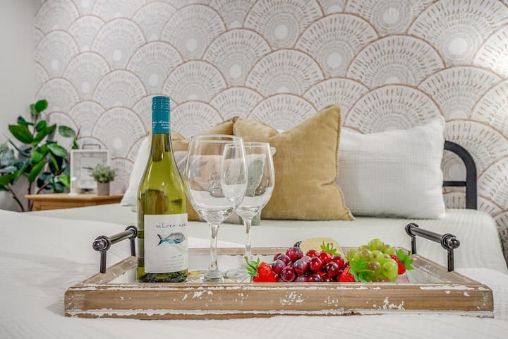 Despierta renovada en nuestras elegantes y tranquilas suites con dormitorio.

