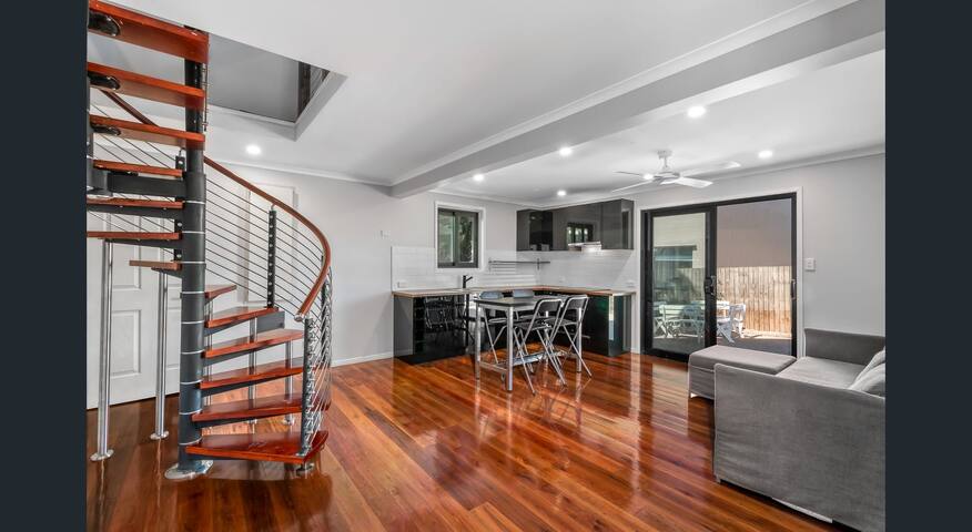 Gabba Central Lofthouse. 2BR/Pets gallery image 2