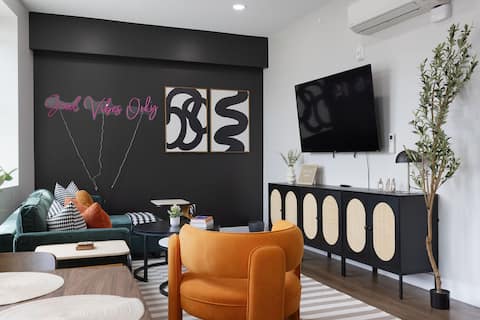 Top performing Airbnb: Cozy Modern Stay w/ Gym & Workspace in Brooklyn Centre