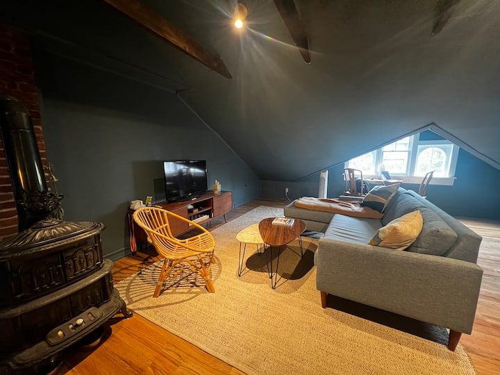 Cozy And Close To Everything - Burlington, VT