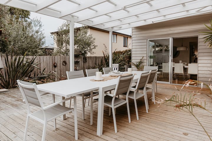 Seven Mile Beach Holiday Home – unwind and restore gallery image 5