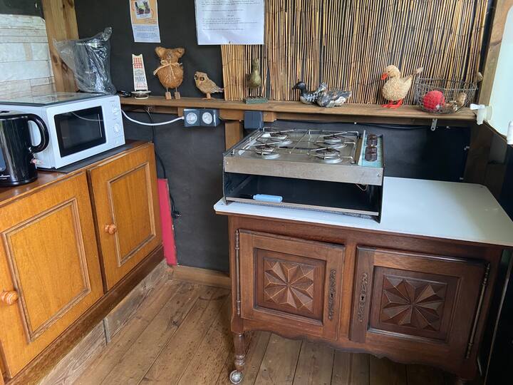 Cabane Ty Gout. 
Cuisine Et Douche Extérieures - Saint-Étienne-de-Montluc