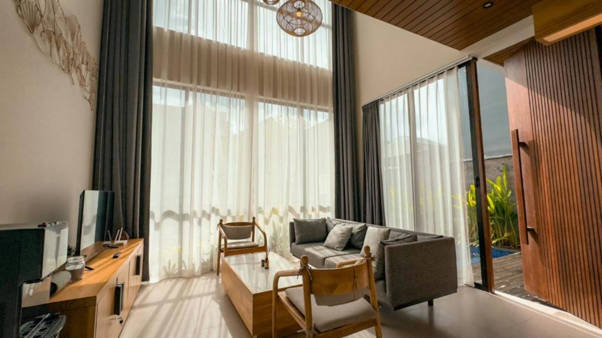 Cozy Tropical Hideaway 3 Bedroom Private Villa in Canggu 2