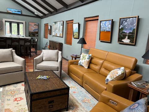 Successful Airbnb property: Smoky Mountain Dog: Stay in Waynesville