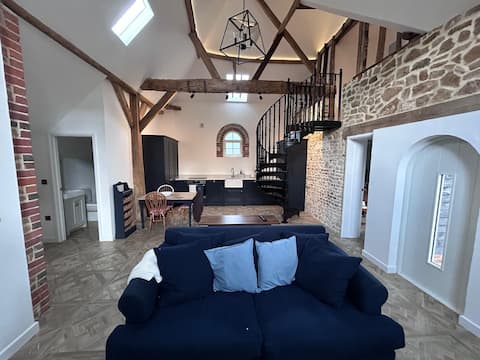 Popular Airbnb listing: The Gate Lodge in Waverley