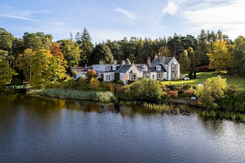 Elegant Scottish Country House On The Water