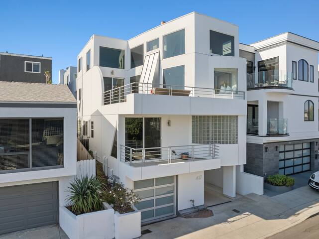 Stunning 4 story Manhattan Beach Sand Section Home gallery image 2