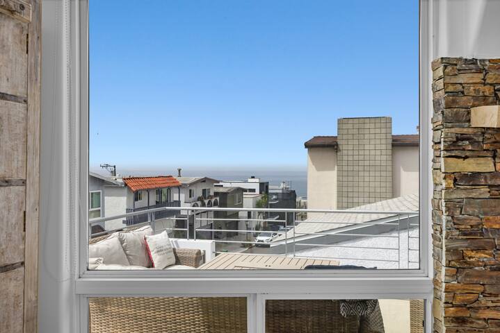 Stunning 4 story Manhattan Beach Sand Section Home gallery image 3