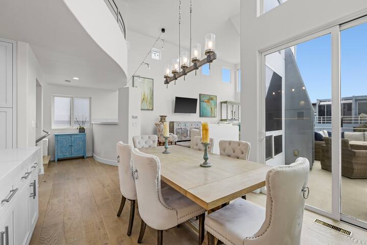 Stunning 4 story Manhattan Beach Sand Section Home gallery image 4