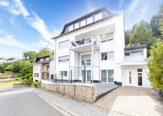 VonMos Apartments managed Airbnb listing 2
