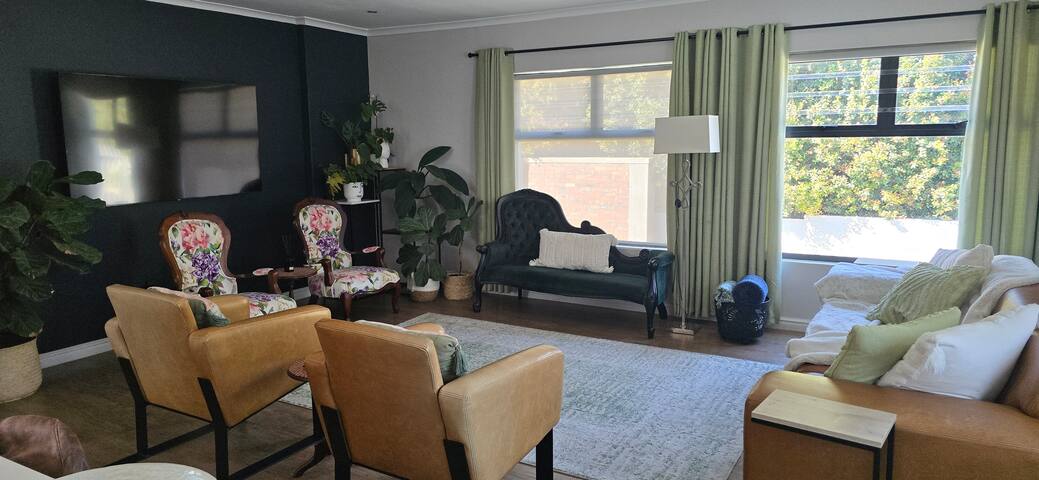 Vineyard View- 6 Sleeper (No Load Shedding)