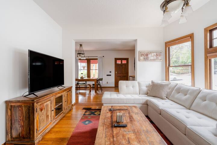 Historic 4BR • Sleeps 11 • Updated Craftsman