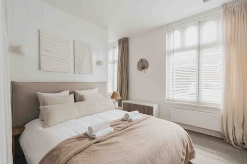 Traditional city apartment 18 mins from Amsterdam