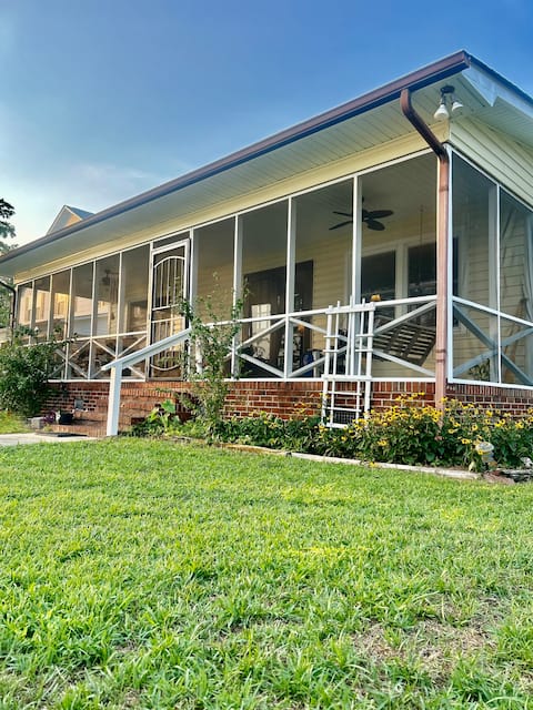 The Hutchinson House - White Lake Water Front