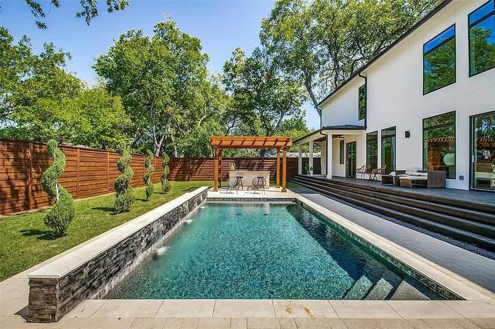 Stunning Dallas Mansion – Luxurious, Spacious, New gallery image 5